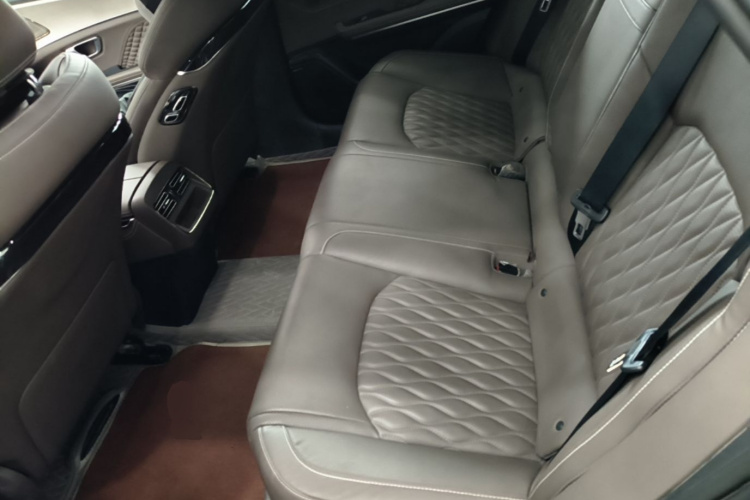 BYD Han 2023 car image #17