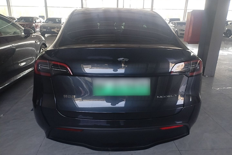 Tesla Model Y 2024 #6 Tesla Model Y 2024 immagine di auto #6