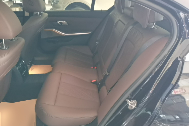 BMW 3 Series 2024 car image #17