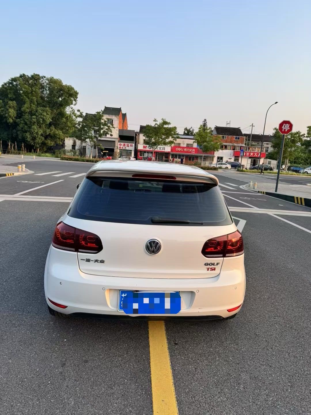 Volkswagen Golf 2012 car image #8