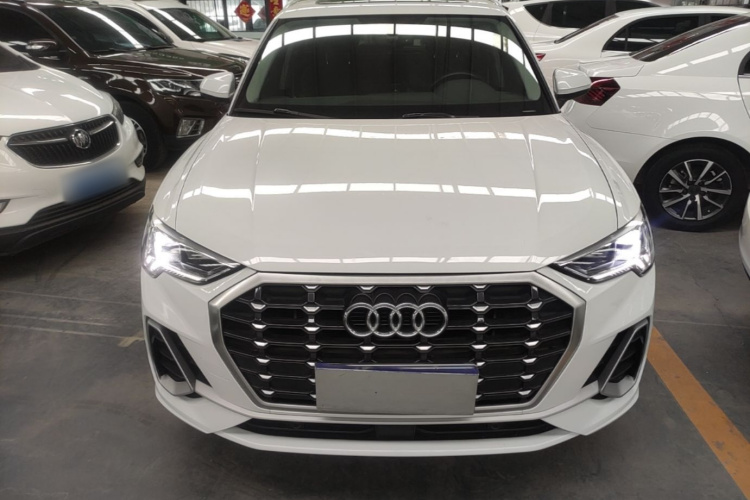 Audi Q3 2020 car image #3
