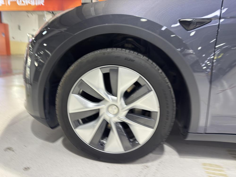 Tesla Model Y 2022 immagine di auto #11