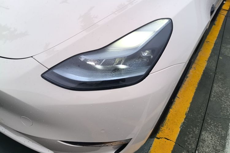 Tesla Model Y 2023 car image #23
