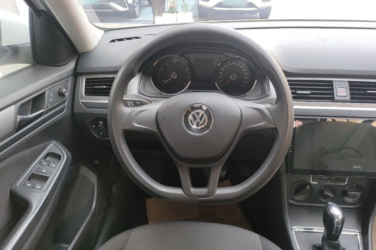 Volkswagen Bora 2016 car image #11
