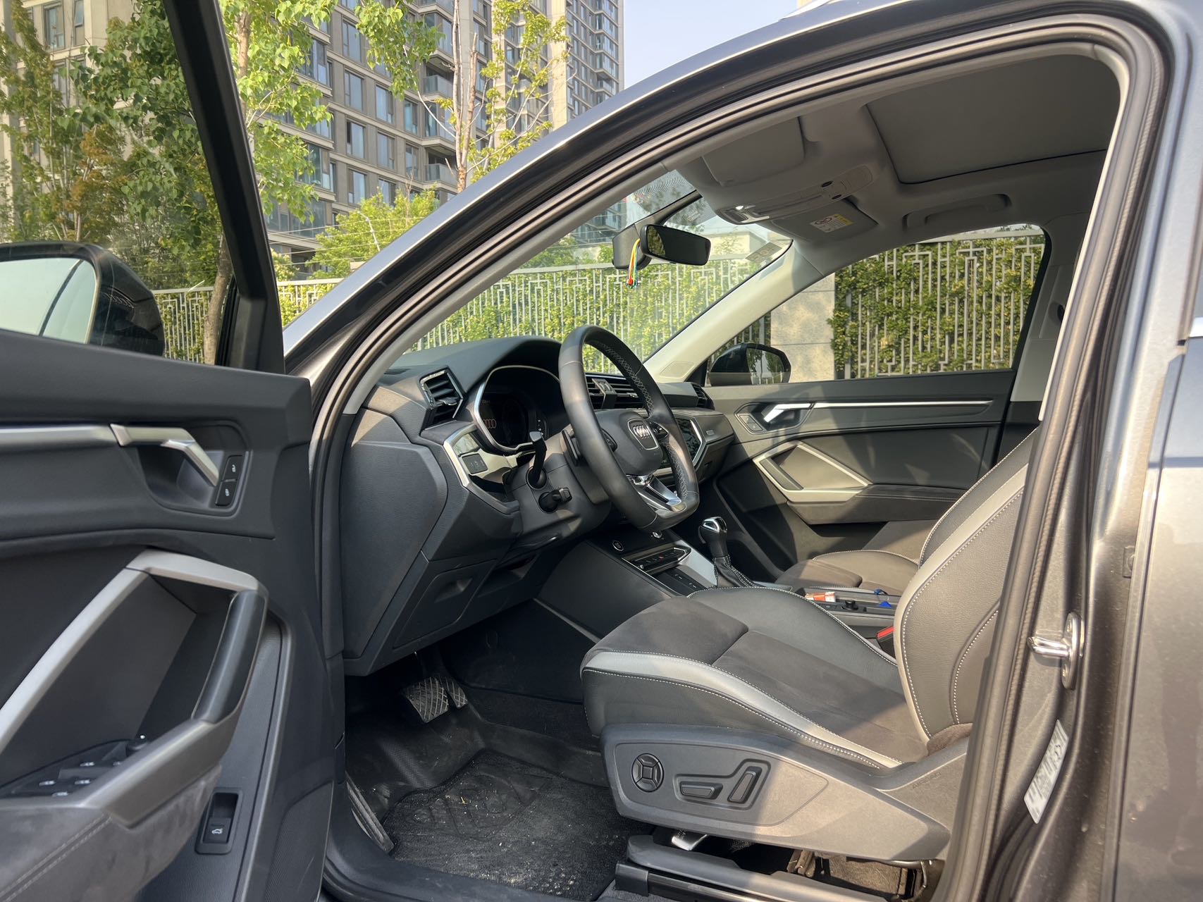 Audi Q3 2022 car image #6