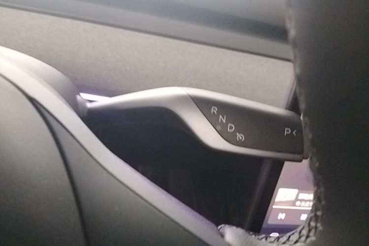 Tesla Model Y 2024 #18 Tesla Model Y 2024 car image #18
