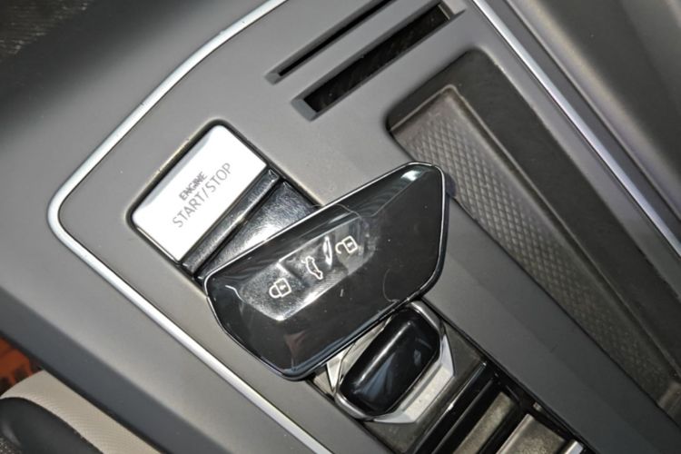 Volkswagen Golf 2021 car image #9