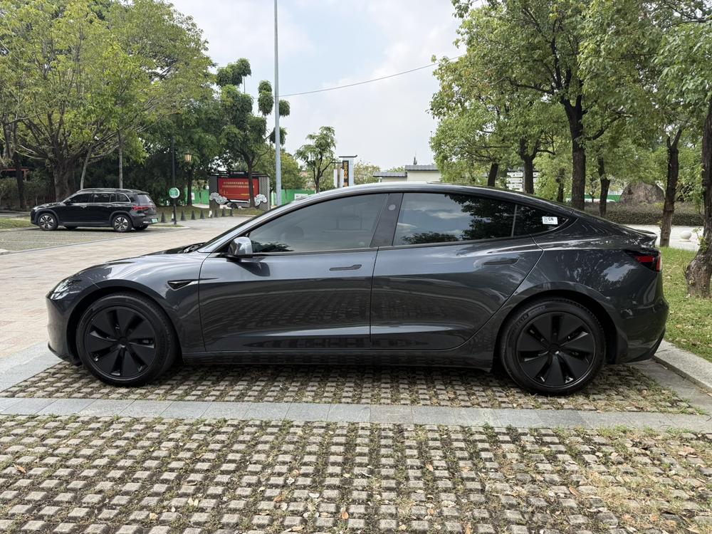 Tesla Model 3 2024 immagine di auto #4