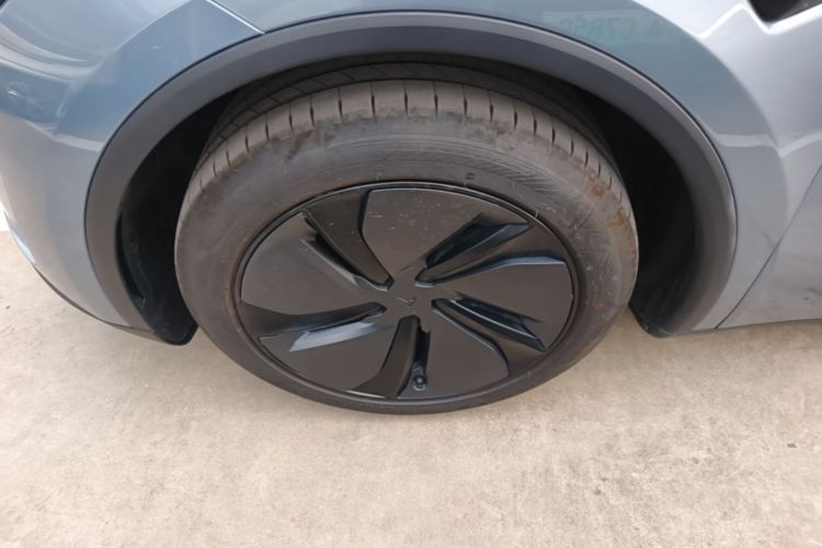 Tesla Model Y 2025 #9 Tesla Model Y 2025 car image #9
