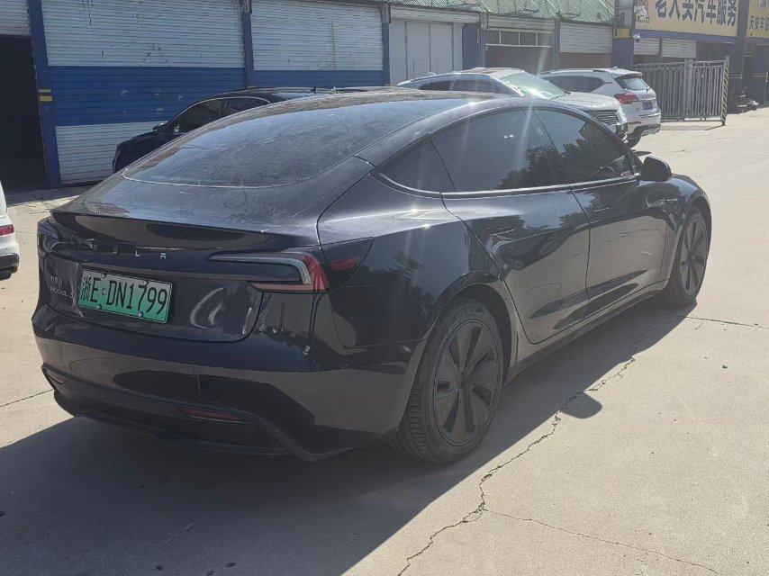 Tesla Model 3 2024 car image #4