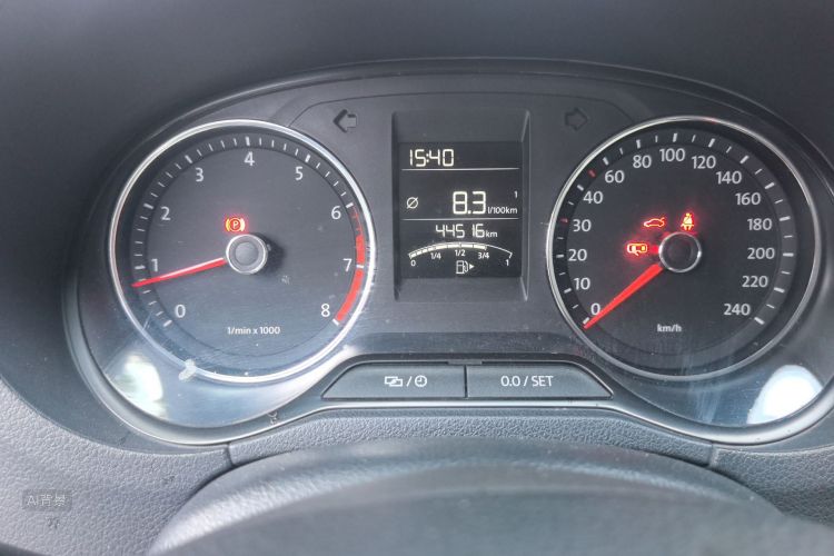 Volkswagen Polo 2015 изображение автомобиля #14