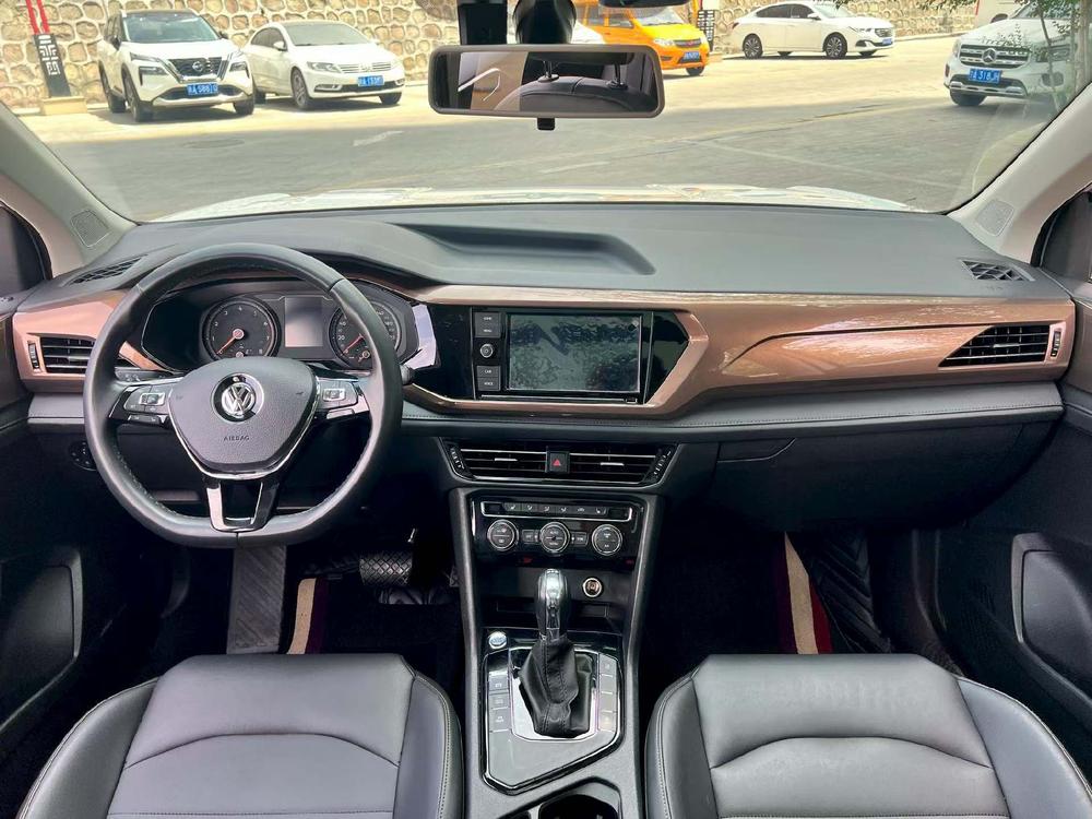 Volkswagen Tharu 2019 car image #12