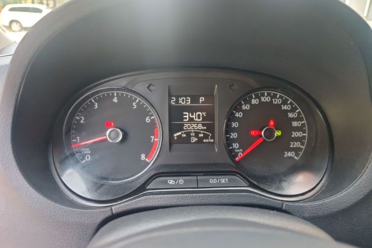 Volkswagen Polo 2016 car image #16