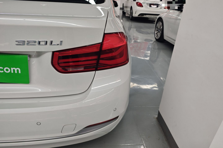 BMW 3 Series 2018 car image #8
