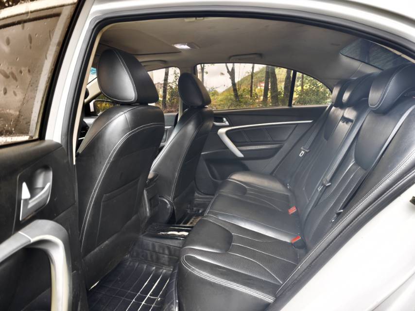 GEELY Emgrand 2016 car image #6
