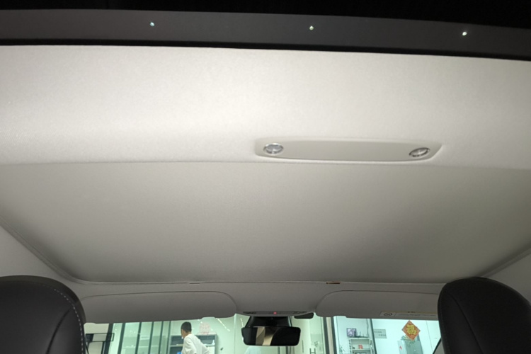 Tesla Model 3 2023 car image #18