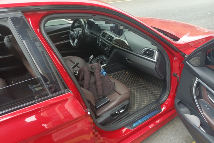 BMW 3 Series 2018 car image #27