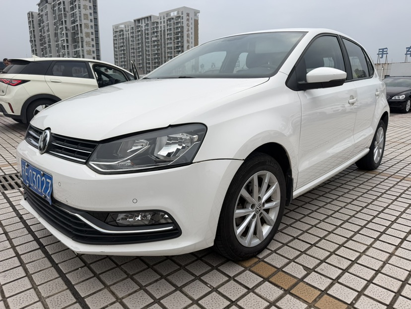 Volkswagen Polo 2015 car image #3