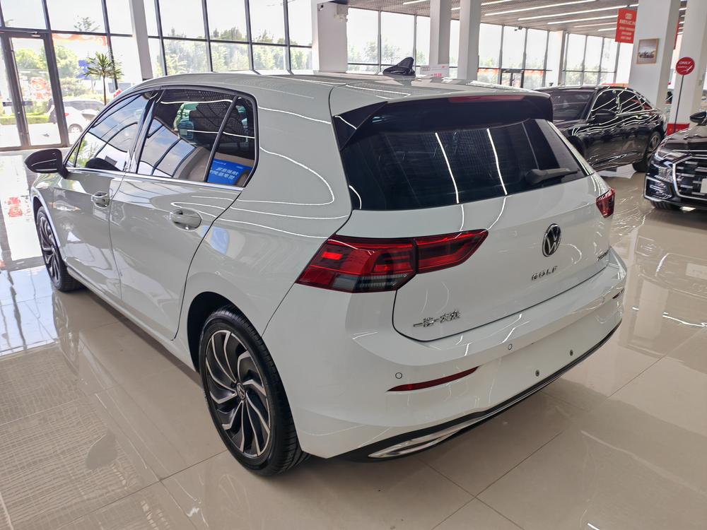 Volkswagen Golf 2024 صورة سيارة #4