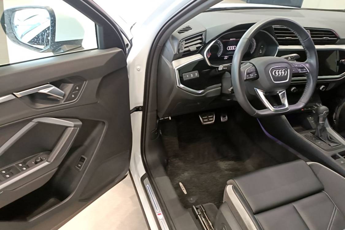 Audi Q3 2024 car image #12