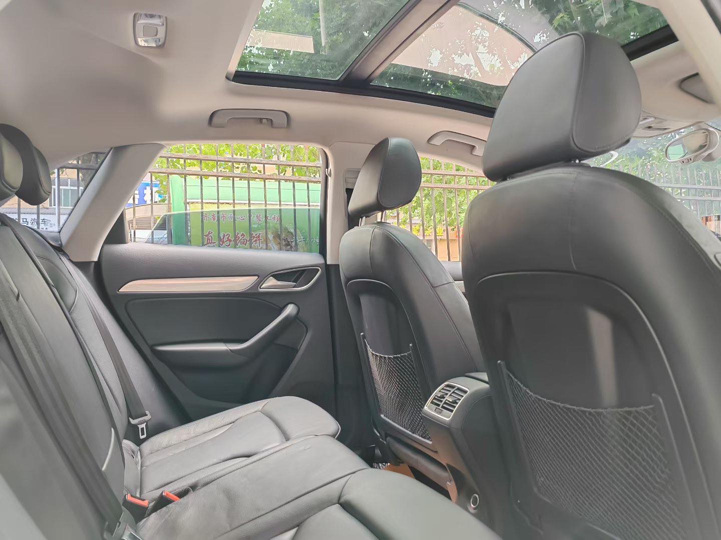 Audi Q3 2015 car image #8