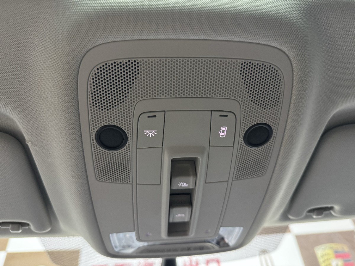 Audi Q3 2021 car image #15