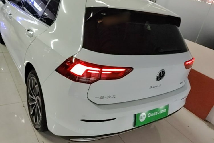 Volkswagen Golf 2021 car image #6