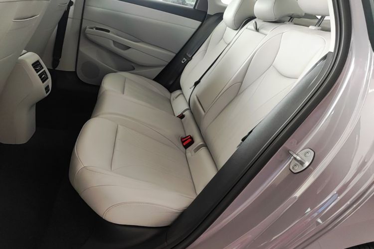 2025 #17 2025 immagine di auto #17