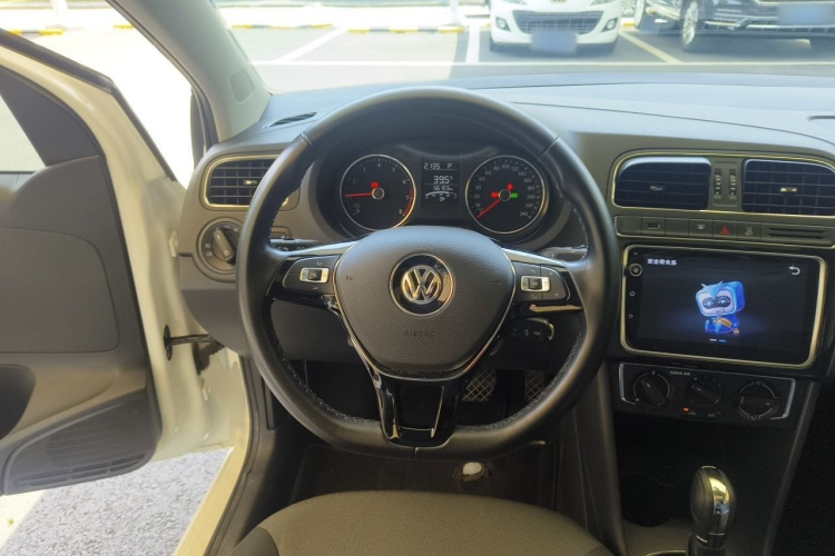 Volkswagen Polo 2018 car image #13