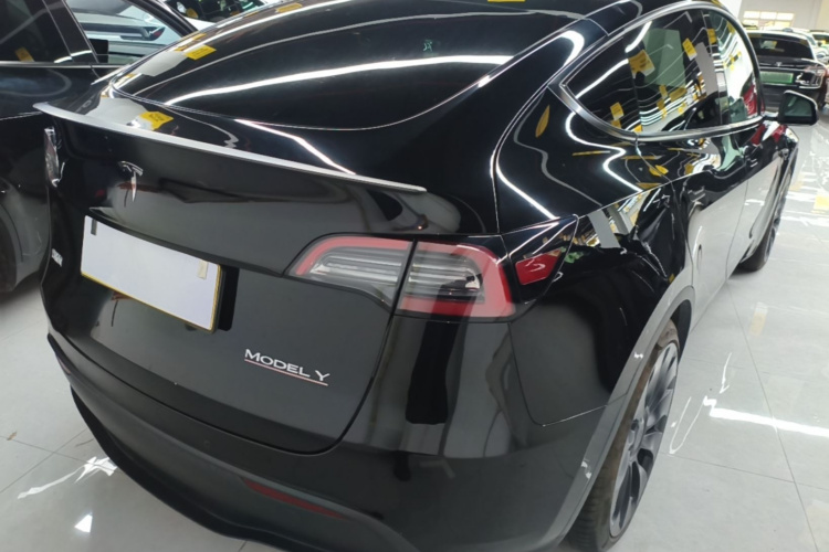 Tesla Model Y 2023 car image #7