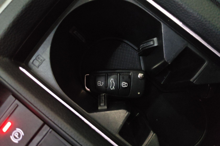 Audi Q3 2022 car image #14