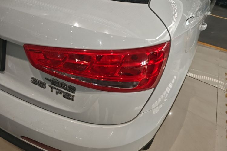 Audi Q3 2014 car image #8