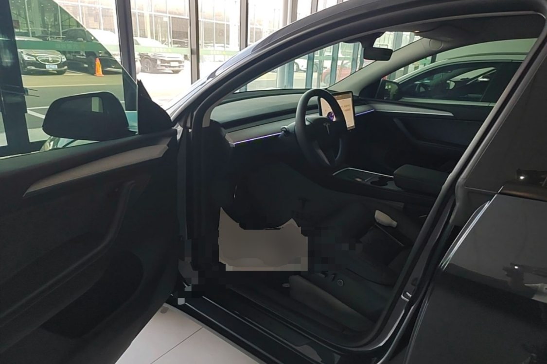 Tesla Model Y 2024 #17 Tesla Model Y 2024 car image #17