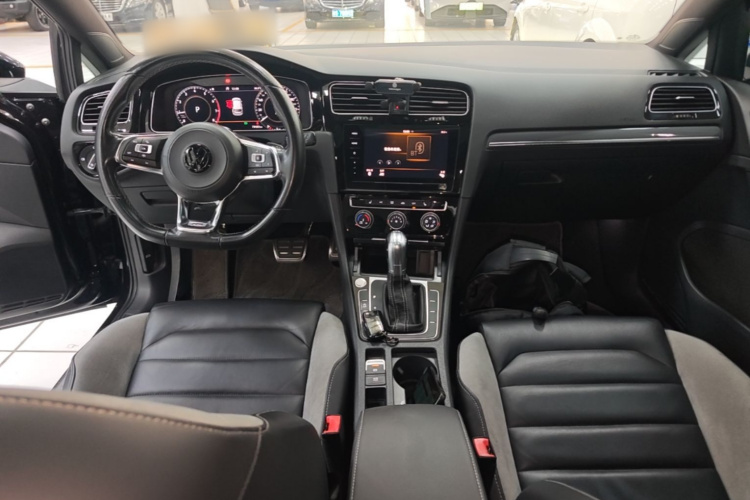 Volkswagen Golf 2020 car image #10