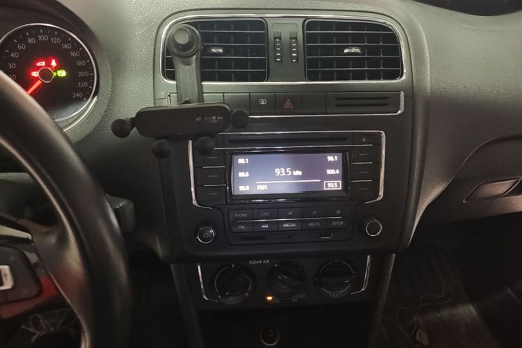 Volkswagen Polo 2017 car image #13