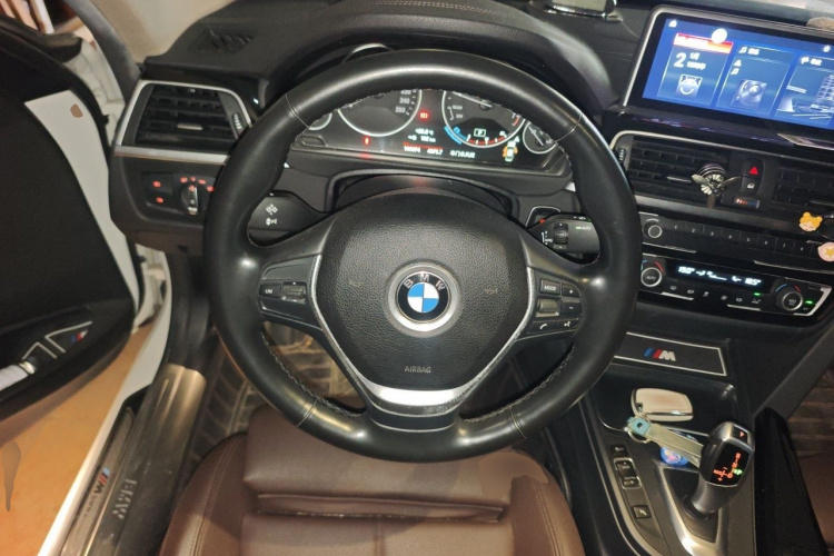 BMW 3 Series 2018 #11 BMW 3 Series 2018 car image #11