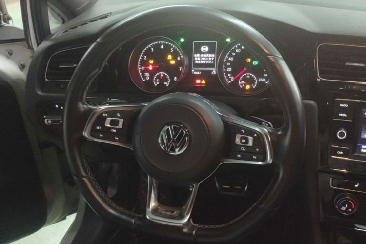 Volkswagen Golf 2018 car image #11