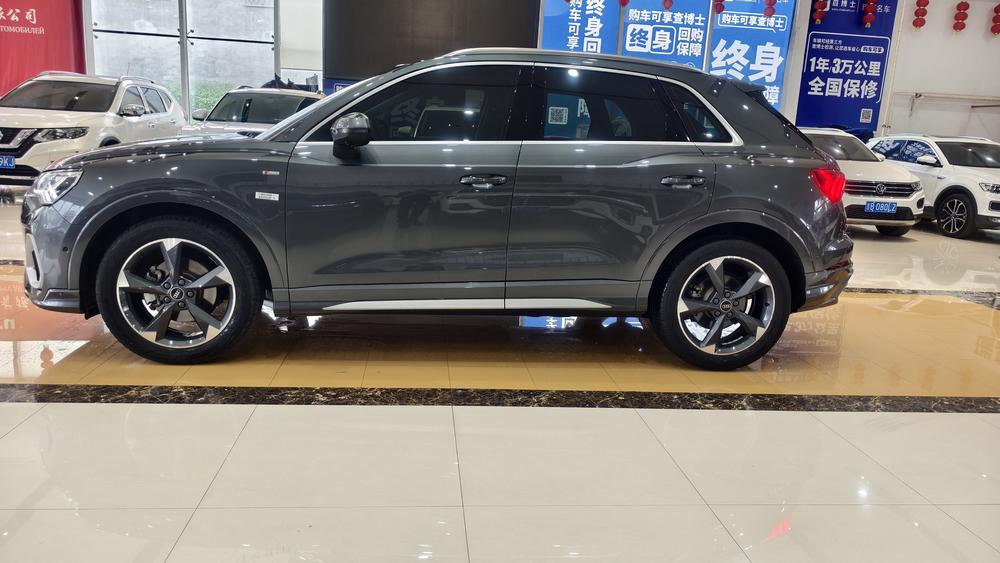 Audi Q3 2022 car image #4
