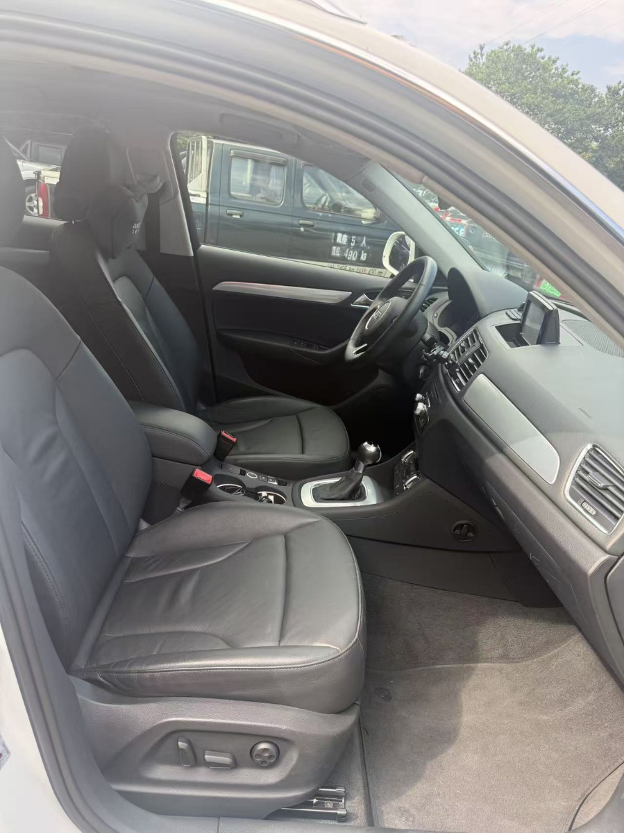 Audi Q3 2014 car image #10