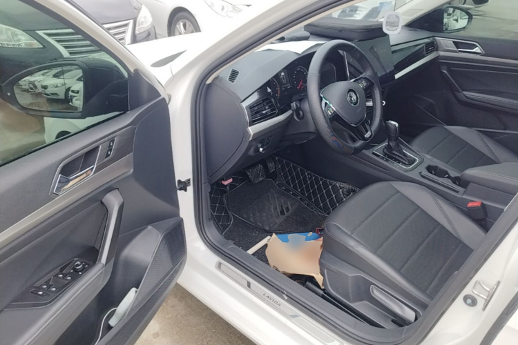 Volkswagen Lavida 2019 car image #12