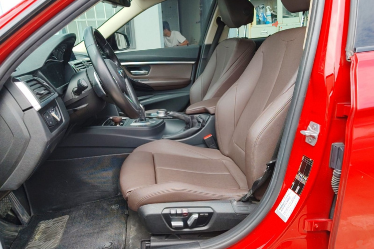 BMW 3 Series 2018 #15 BMW 3 Series 2018 car image #15