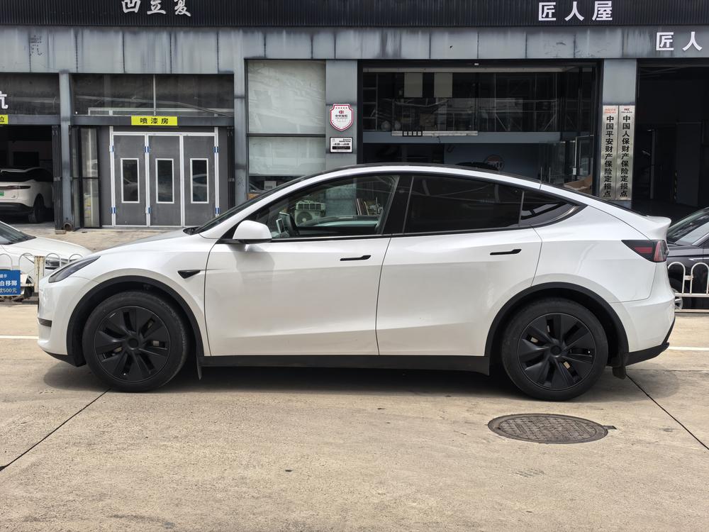 Tesla Model Y 2024 car image #4