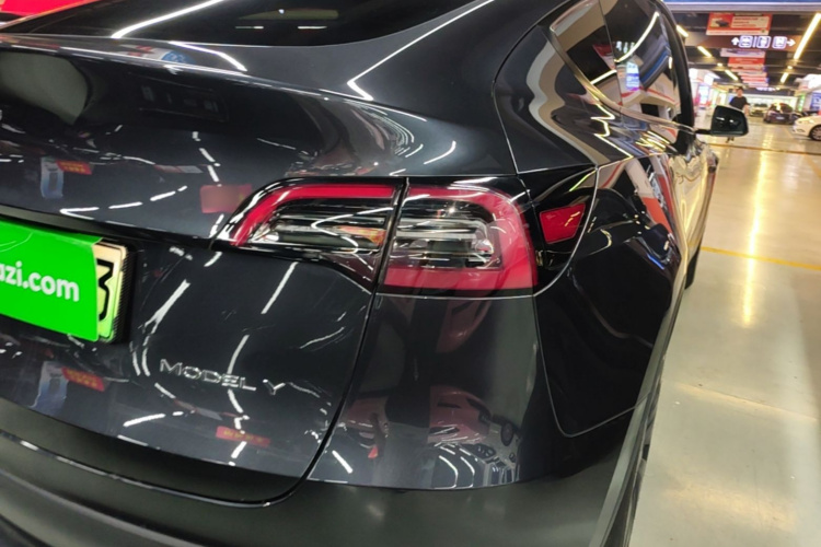 Tesla Model Y 2024 #8 Tesla Model Y 2024 car image #8