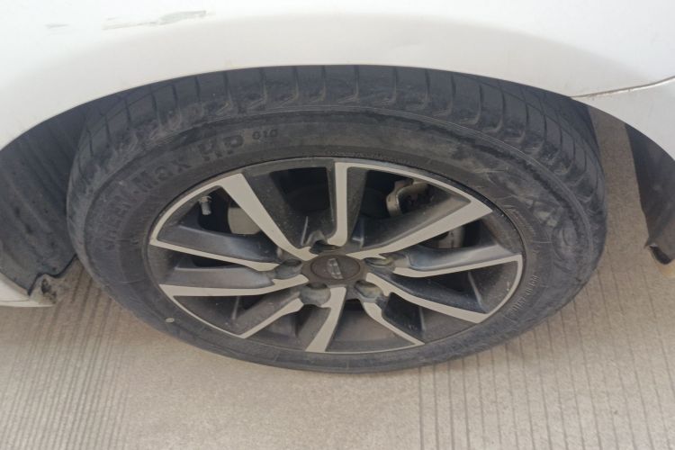 GEELY Emgrand 2019 car image #9