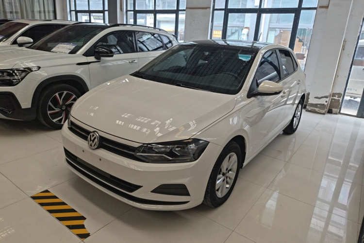 Volkswagen Polo 2022 car image #2