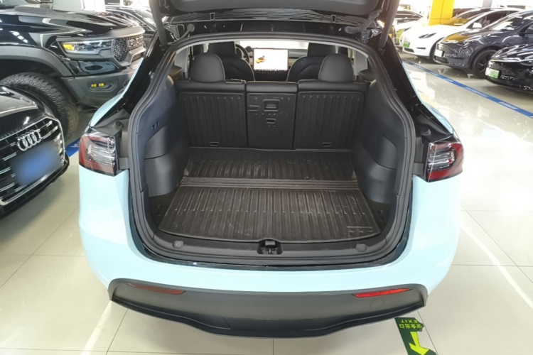 Tesla Model Y 2023 #21 Tesla Model Y 2023 immagine di auto #21