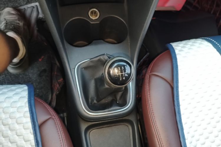 Volkswagen Polo 2016 car image #14