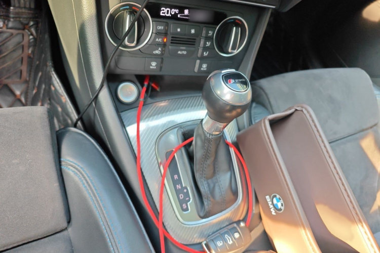 Audi Q3 2019 car image #18
