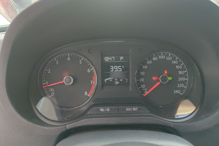 Volkswagen Polo 2017 car image #16