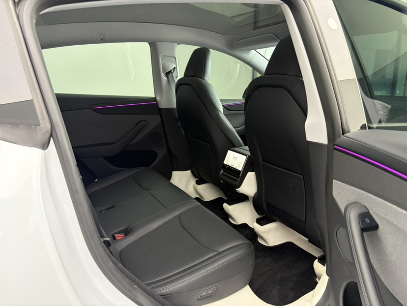 Tesla Model Y 2025 #8 Tesla Model Y 2025 car image #8